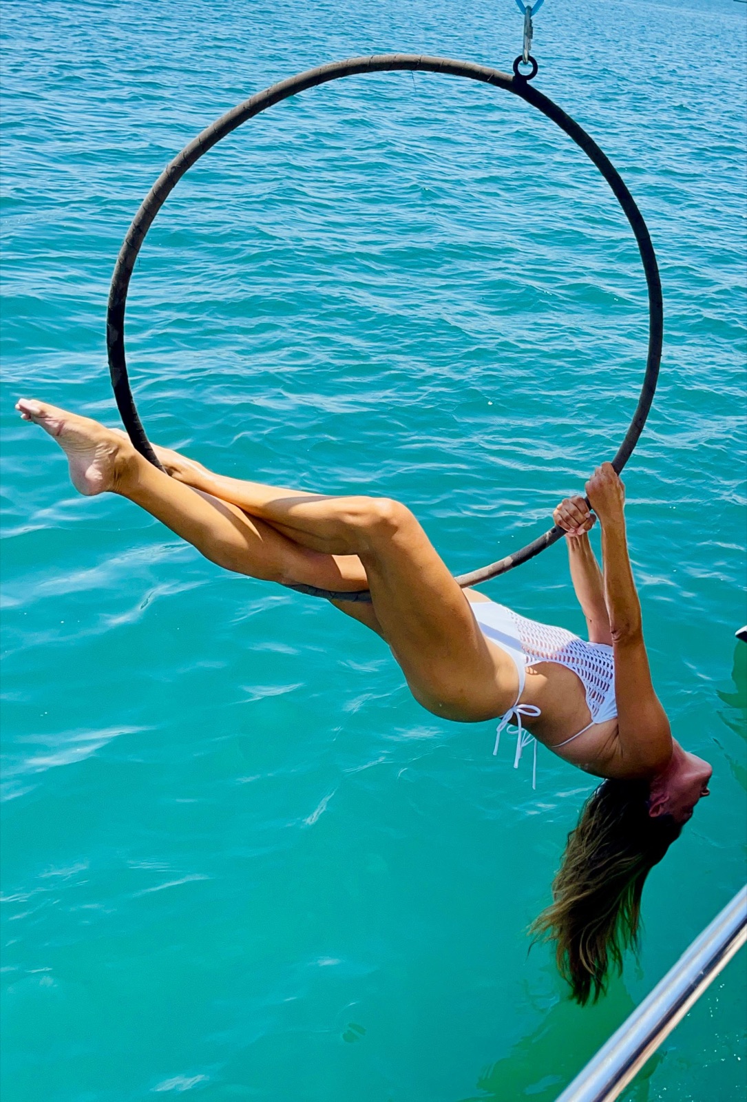 Danza aérea a bordo: aro y telas
